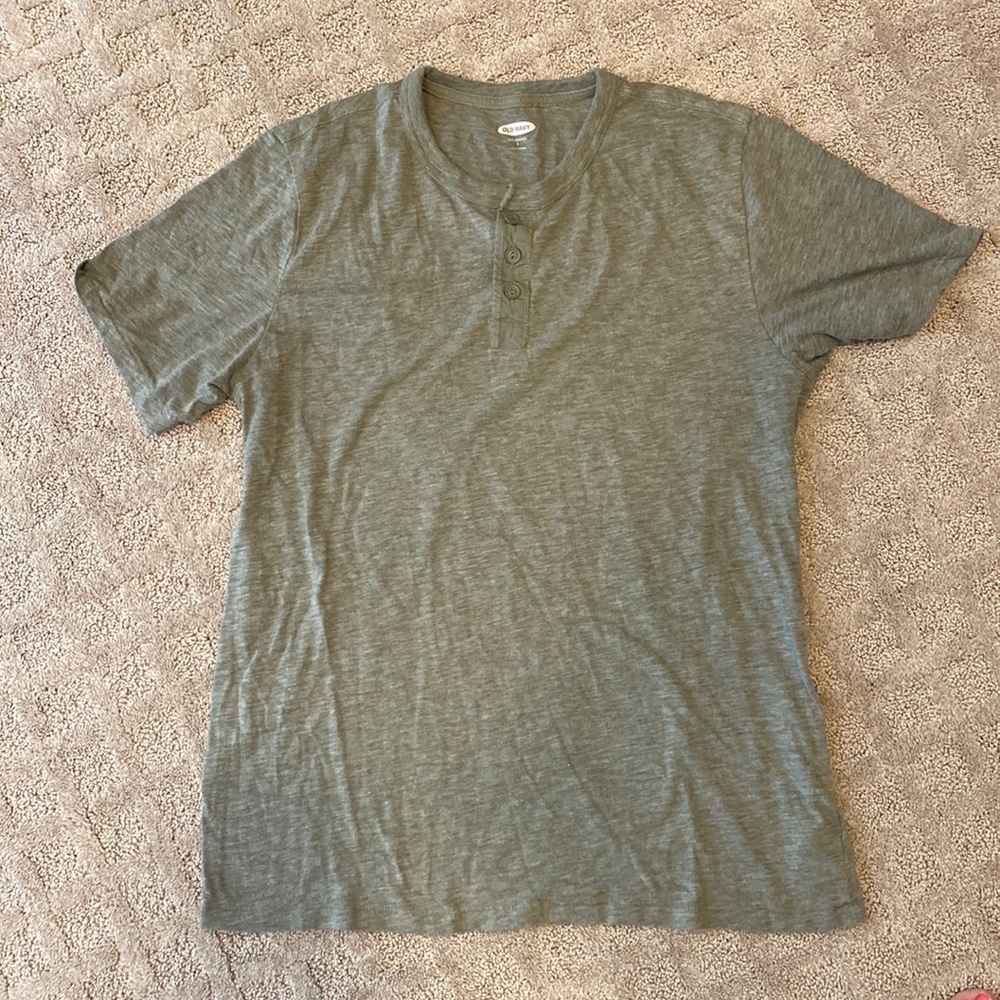 Men’s size large Old Navy soft wash T-shirt with buttons